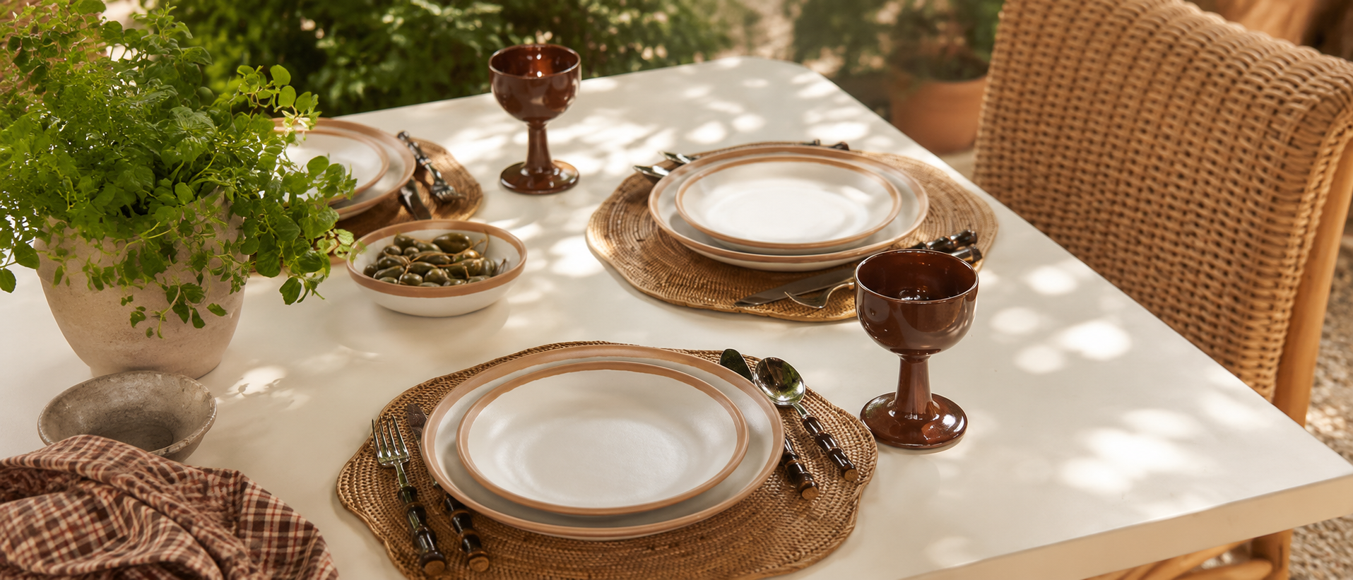 Ceramic tableware details